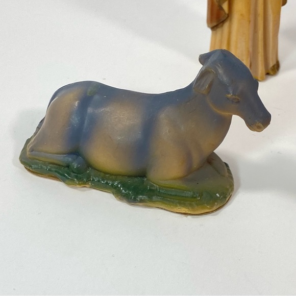 Lot of 4 Vintage Plastic Hong Kong Nativity Figurines OX Donkey 2 Wise Men. - Picture 2 of 9